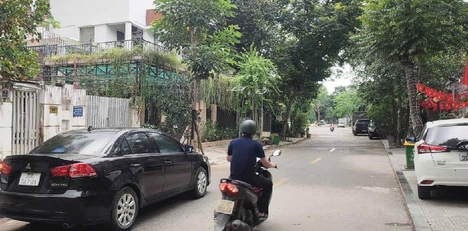 Biệt thự liền kề KĐT Văn Phú Hà Đông 200m² giá 39 tỷ - Vị trí đắc địa không bao giờ ngập!