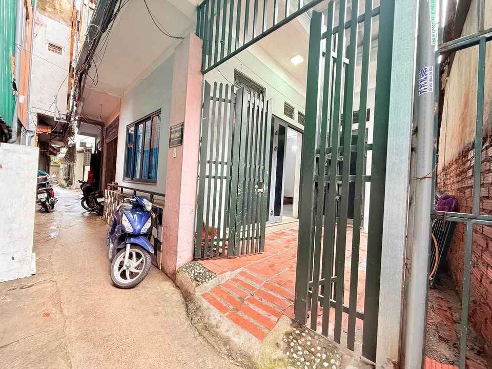 Nhà phố Ngõ 61 Đường Bưởi 37m² giá 9.9 tỷ - Cách phố 30m, thiết kế thông minh!