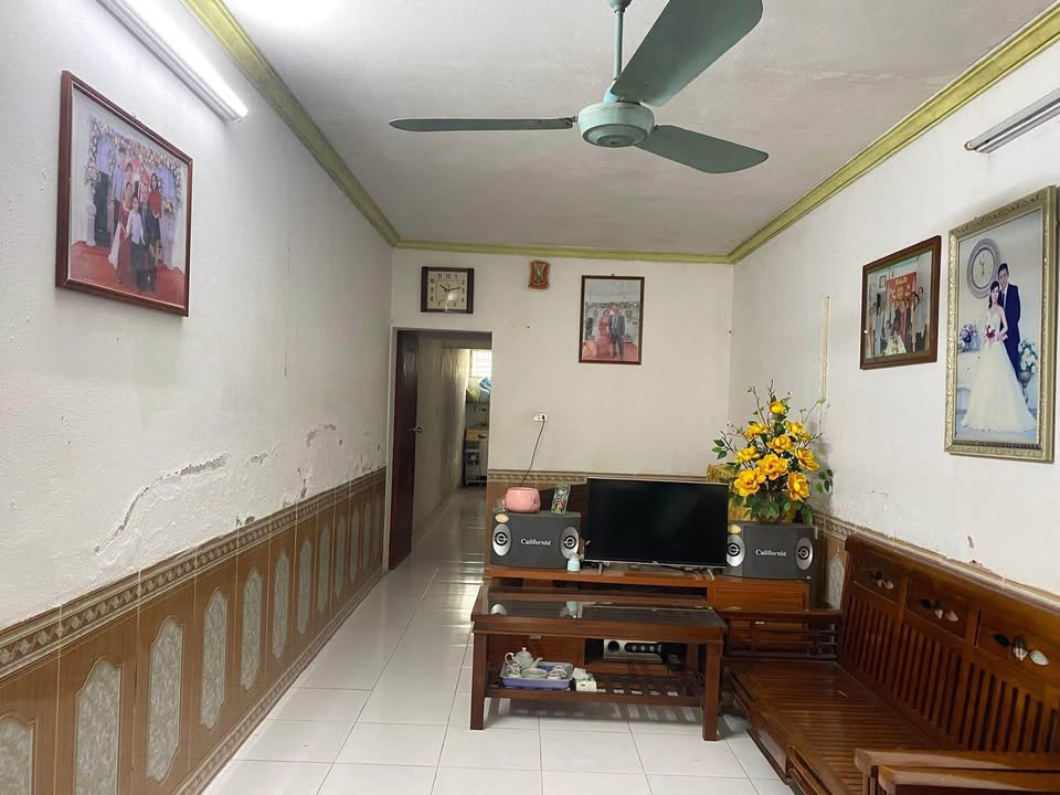 Nhà bán Tổ 18, Phường Tân Thịnh, TP Hòa Bình 50m² giá 1 tỷ - Sẵn sàng ở ngay!