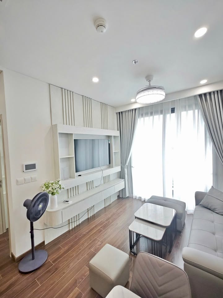 Căn hộ Vinhomes Smart City Tây Mỗ 46m² giá 4.8 tỷ - View hồ tuyệt đẹp, Full nội thất!