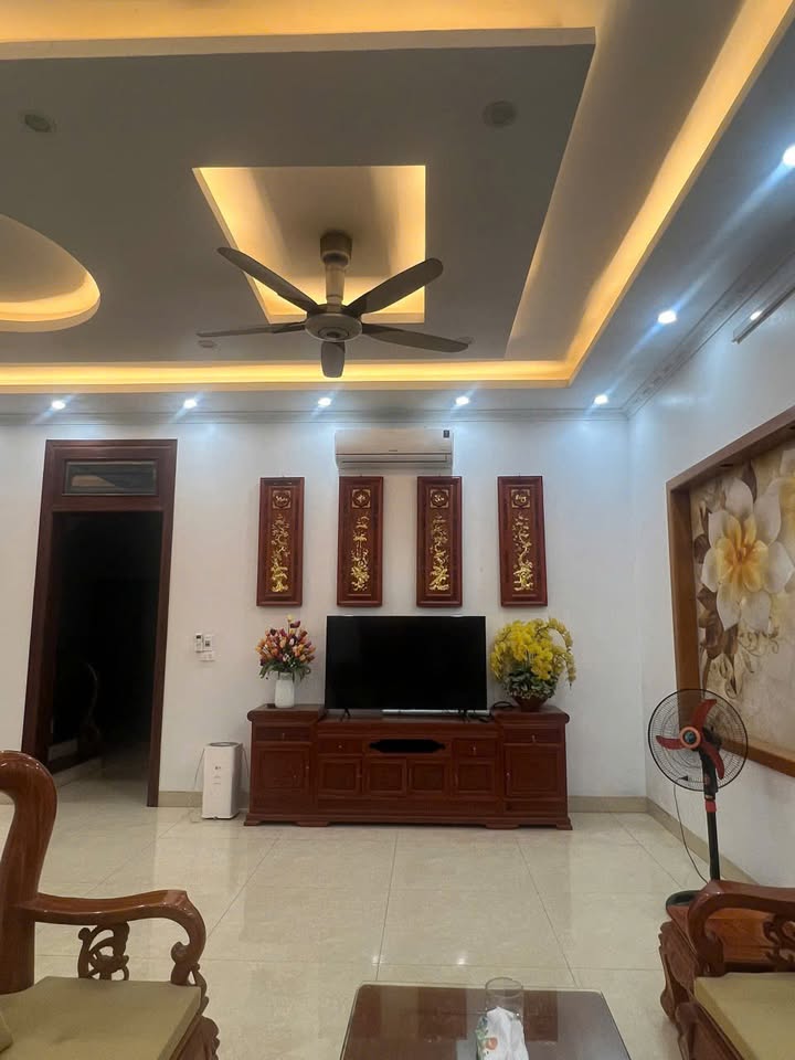 Nhà 3 tầng tại Khai Quang, Vĩnh Yên 130m² giá 15 triệu - Full nội thất, sẵn vào ở!