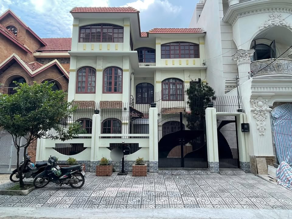 Nhà phố 3 tầng đường số 28, quận Bình Tân, 228m² giá 26.5 tỷ - Sổ hồng chính chủ!