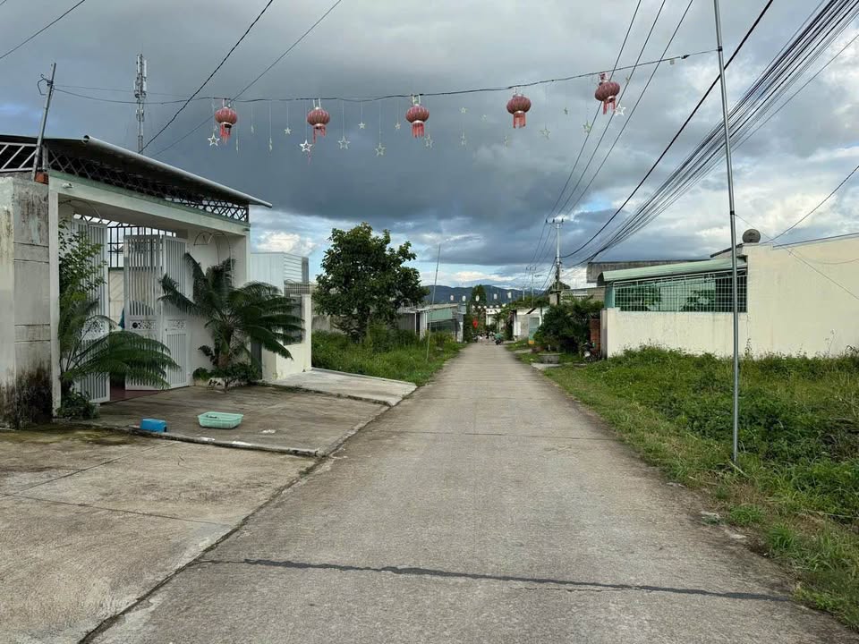 Đất thổ cư tại thôn 9, phường Đăk Cấm 180m² - Hướng Bắc, giá thỏa thuận!