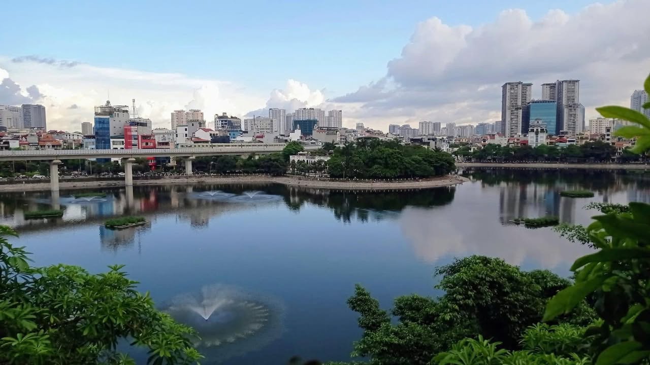 Nhà Mặt Tiền Cho Thuê Đường Mai Anh Tuấn, Đống Đa 100m² - View Hồ Hoàng Cầu Rộng Rãi!