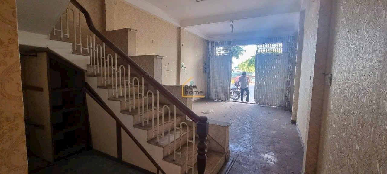 Nhà 3 tầng cho thuê Đường Tố Hữu Nha Trang 100m² giá 10 triệu - Không nội thất, thuận tiện vào ở ngay!