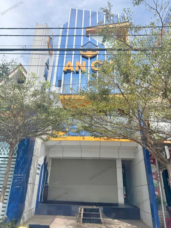 Nhà mặt tiền Nguyễn Văn Cừ, Buôn Ma Thuột 180m² giá 15 triệu - Phù hợp kinh doanh đa ngành