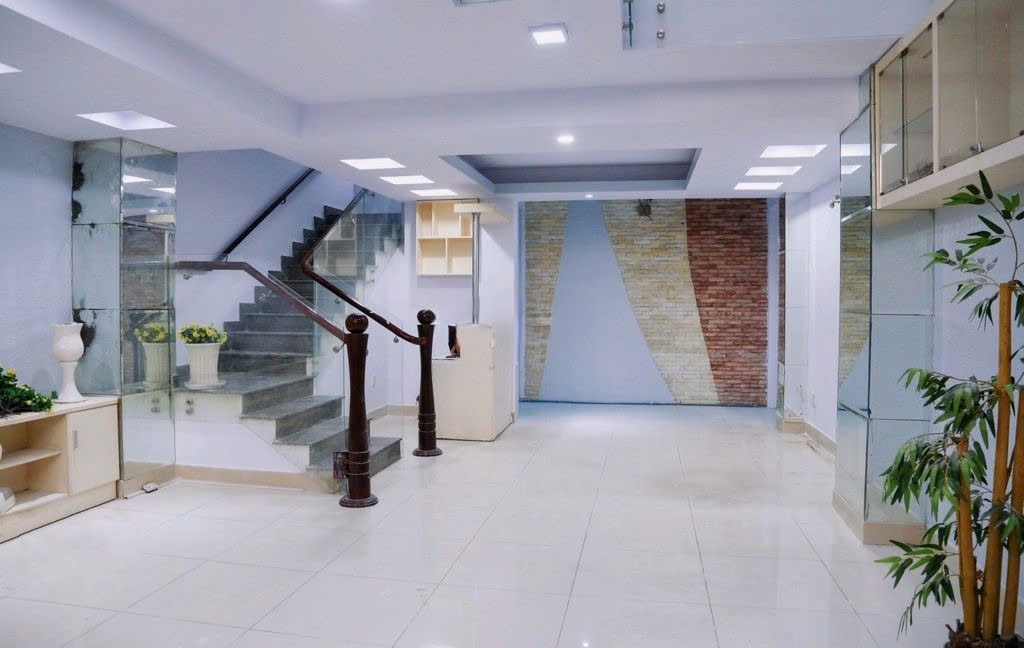 Nhà mặt tiền cho thuê Trần Hưng Đạo, Quận 1 - Diện tích 82m², vị trí đắc địa cho kinh doanh