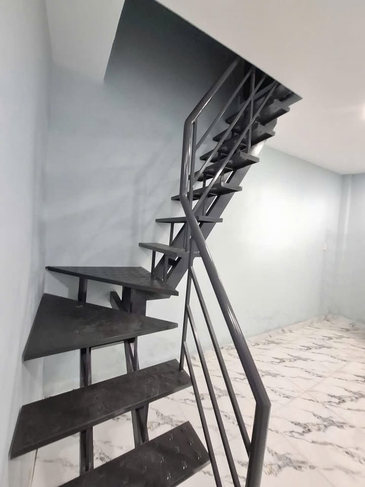 Nhà nguyên căn cho thuê mặt tiền kinh doanh Thủ Đức 32m² - Giao ngay chính chủ!