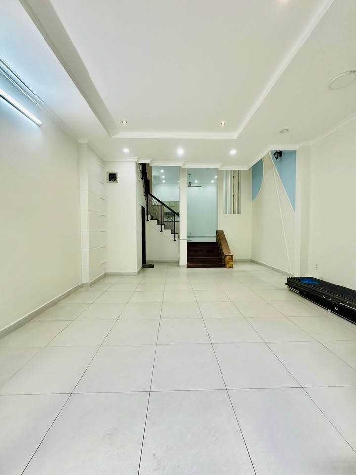 Nhà cho thuê hẻm xe tải đường Hoàng Diệu, Phú Nhuận 80m² - Thiết kế mới hiện đại!