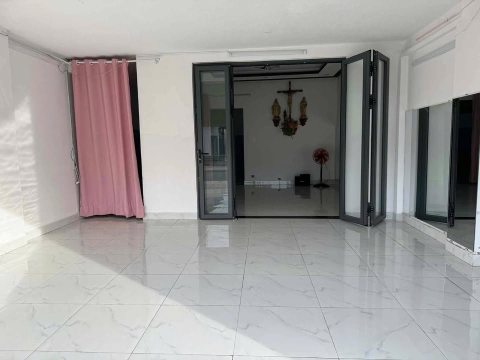 Nhà nguyên căn mặt tiền Nguyễn Văn Cừ, Lộc Phát 3PN giá 4.5 triệu - Kinh doanh thuận lợi!