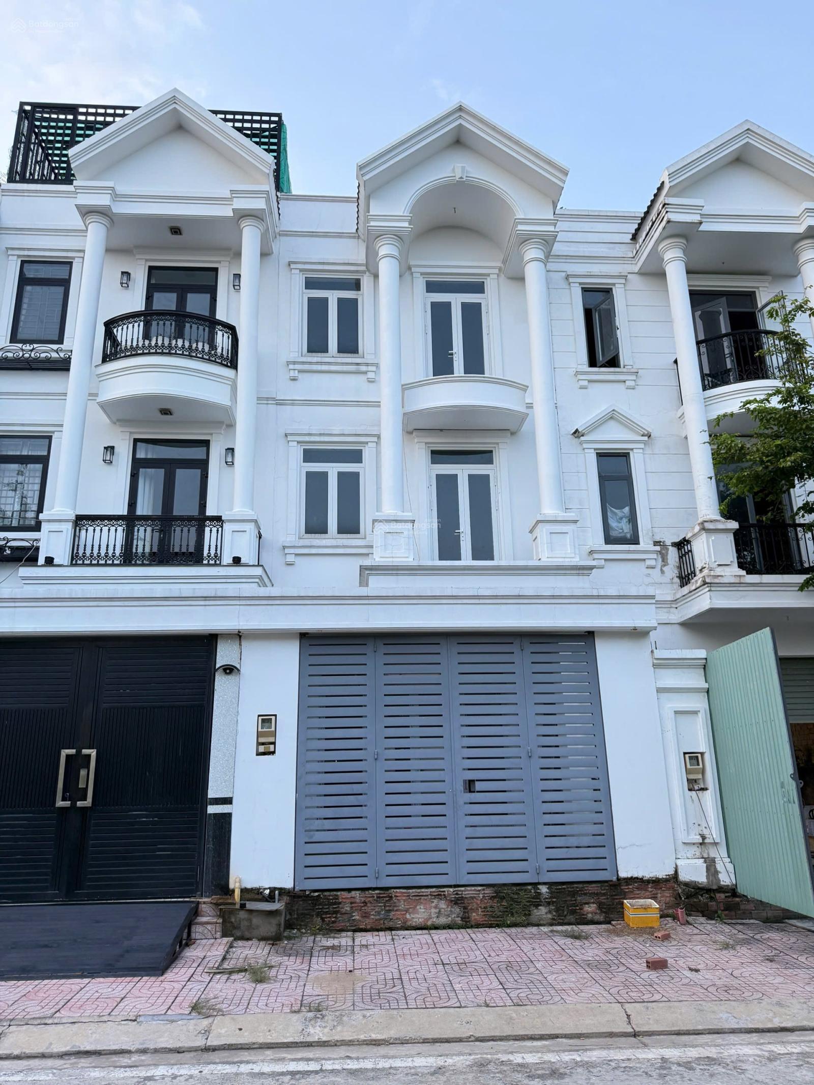 Bán gấp nhà mặt phố 9,9 tỷ, 150m2 đất - 345m2 sàn, sát bên Vành đai 3, Q9, HCM