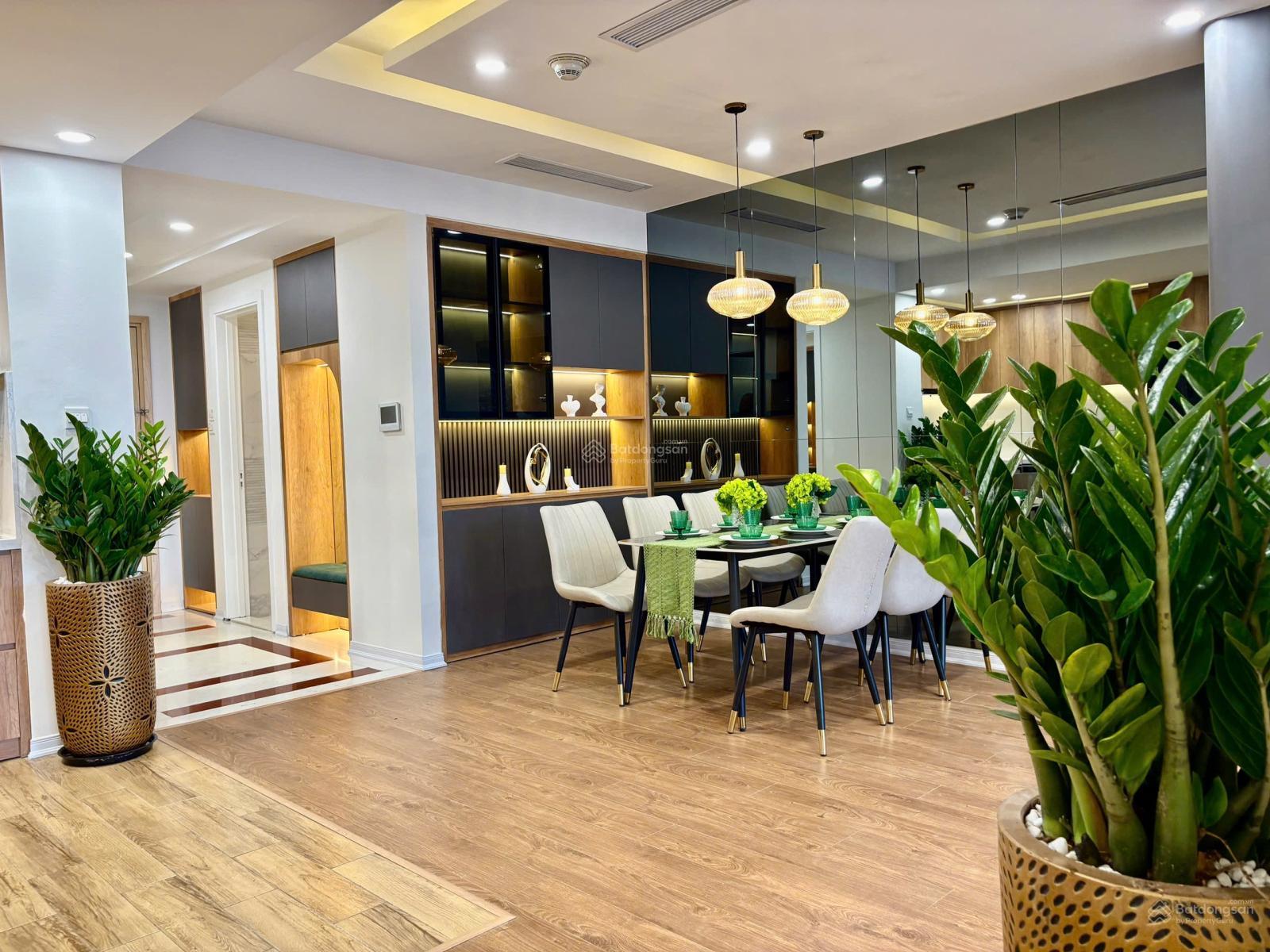 Căn hộ chung cư TTTM TSQ Mỗ Lao 122m² giá 8 tỷ - Full nội thất mới, view hồ Trung Văn!