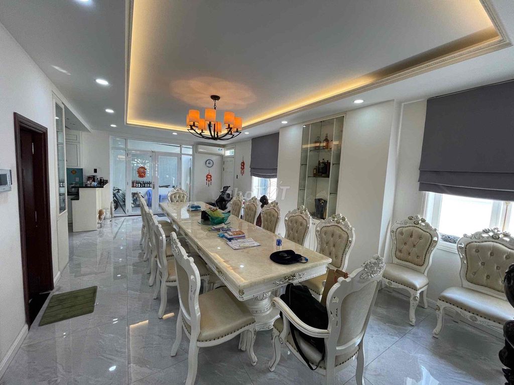 Biệt Thự Góc 2 Mặt Tiền Sadeco Phước Kiển 275m² giá 32 tỷ - Nội thất cao cấp sẵn sàng vào ở!