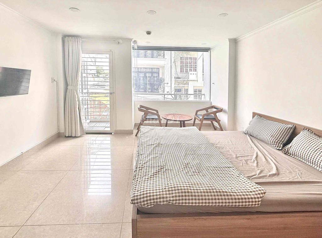 Căn hộ cho thuê Quận 1 60m² giá 15 triệu - Full nội thất, ban công thoáng đãng!