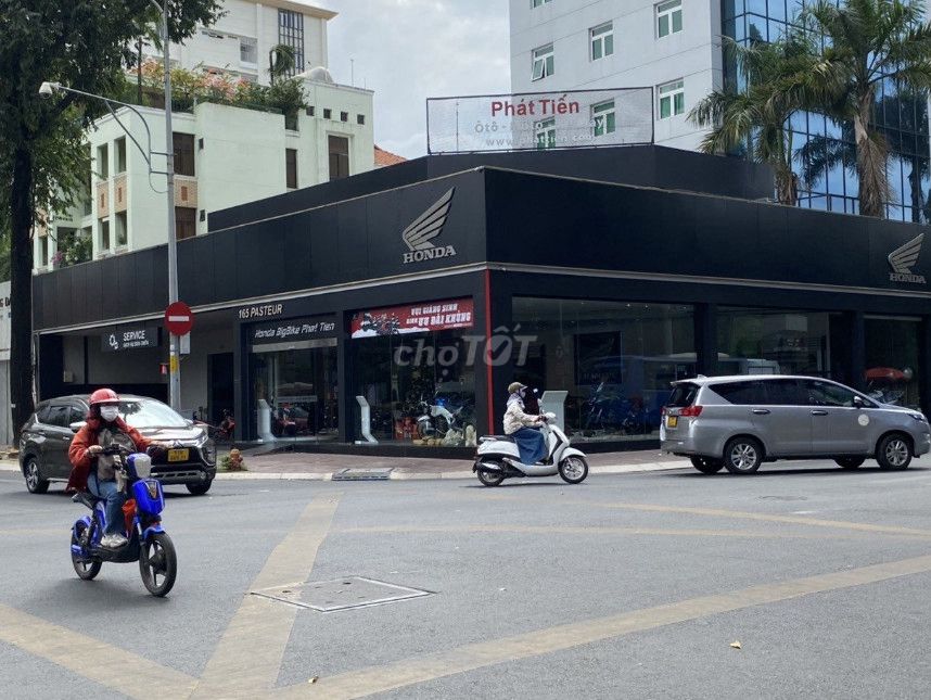 Căn góc 2 mặt tiền Nguyễn Thị Thập, quận 7 - Diện tích 1300m² - Giá cho thuê 200 triệu/tháng