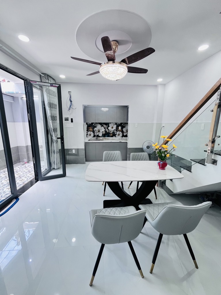 Nhà đẹp hẻm xe hơi Tạ Quang Bửu 42m² giá 4.8 tỷ - Nhà trống ở ngay, sẵn sàng vào ở!