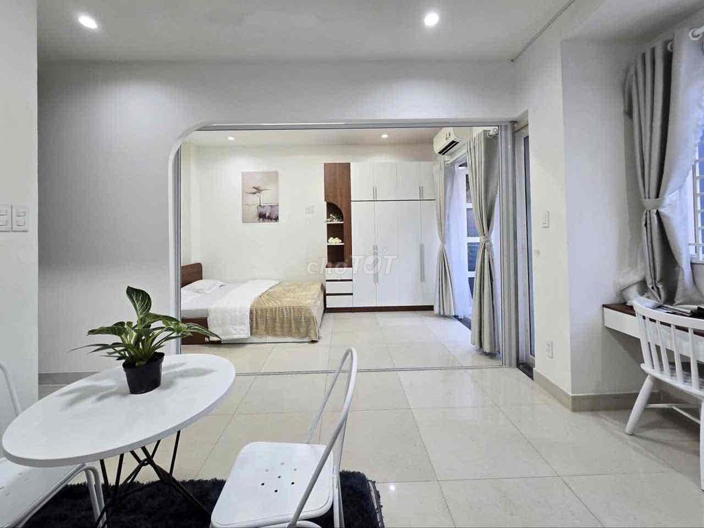 Cho thuê phòng ngủ tách bếp 40m² tại Thành Thái, Quận 10 - Nội thất mới 100%!