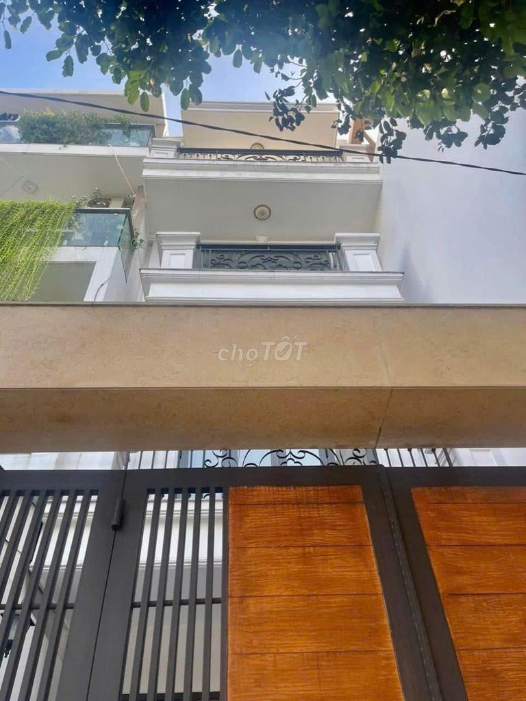 Cho thuê nhà mặt tiền 220A Nguyễn Trọng Tuyển, P.8, Q. Phú Nhuận - Thiết kế Châu Âu, tiện ích vượt trội!