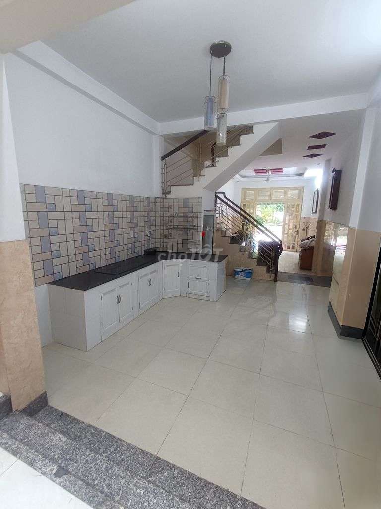 Nhà mặt tiền KDC Trường Thịnh gần chợ Thủ Đức, ga Metro 4x15 1T3L - Giá thuê chỉ 13 triệu!