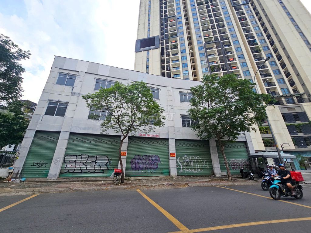 Shophouse mặt tiền Cao Thắng, Quận 10, 330m² giá chỉ 200 triệu - Đầu tư kinh doanh lý tưởng!