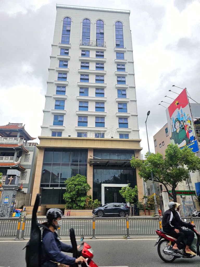 Tòa Nhà Mặt Tiền Đường Nam Kỳ Khởi Nghĩa Quận 3 - Diện tích 700m², Giá thuê chỉ 180 triệu/tháng!