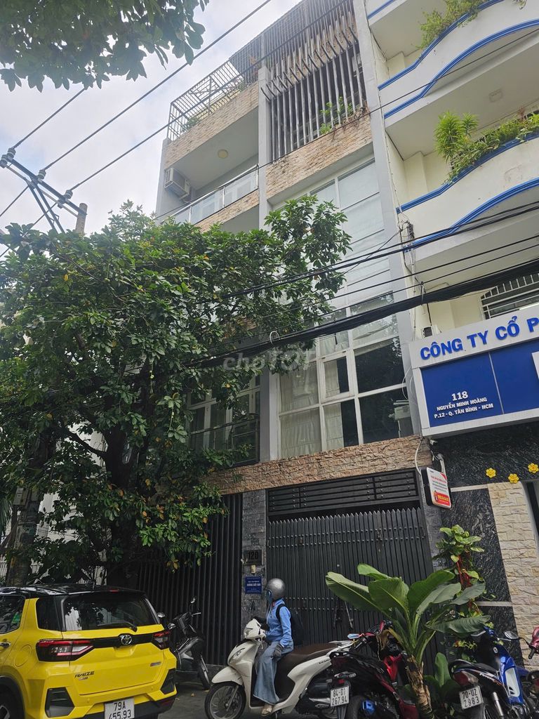 Cho thuê nhà mặt tiền 120 Nguyễn Minh Hoàng, Tân Bình - 150m², thang máy - Giá 25 triệu/tháng