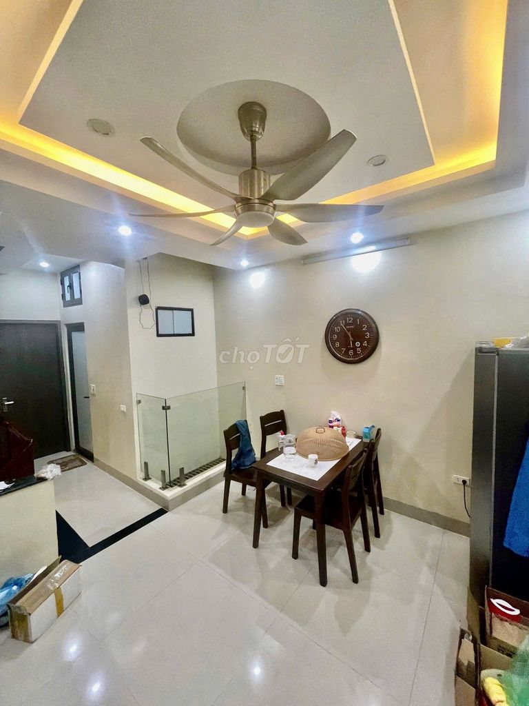 Bán nhà đẹp quận Đống Đa 37m² giá 10.5 tỷ - Sổ đỏ vuông vức, cách ô tô 10m!