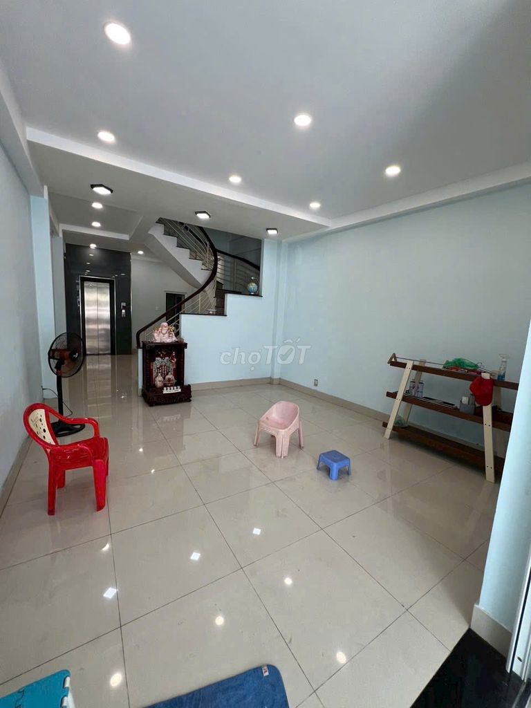 Nhà cho thuê mới tại Quận 10 - 58.8m² - Thang máy tiện lợi