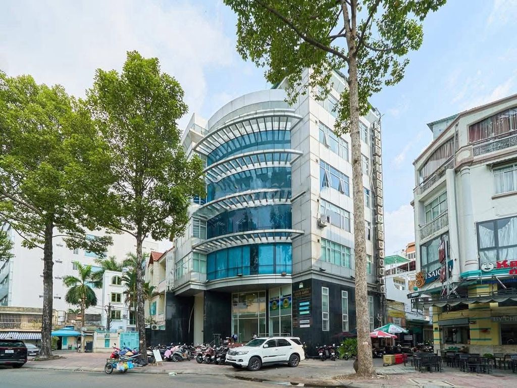 Nhà góc 2MT Nguyễn Đình Chiểu, Quận 1, Diện tích 520m², Giá 100 triệu - Vị trí đắc địa cho kinh doanh!