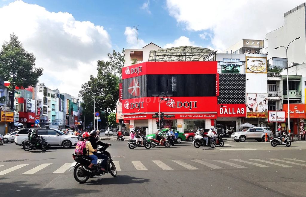 Cho thuê nhà góc 2 mặt tiền 231 đường 3 Tháng 2, Quận 10 - Diện tích 216m², giá 100 triệu/tháng