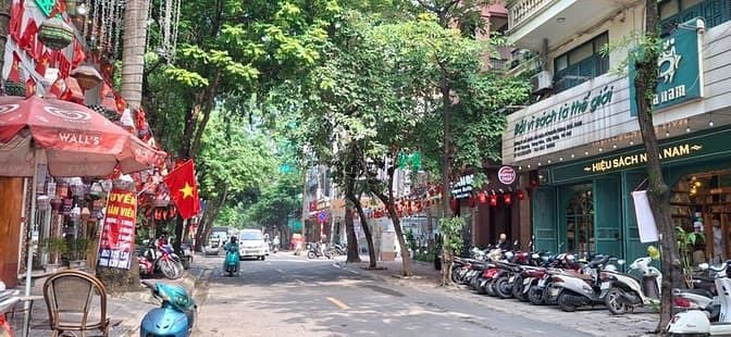 Nhà mặt phố Đỗ Quang, Cầu Giấy, 200m², 5 tầng - Thích hợp kinh doanh!