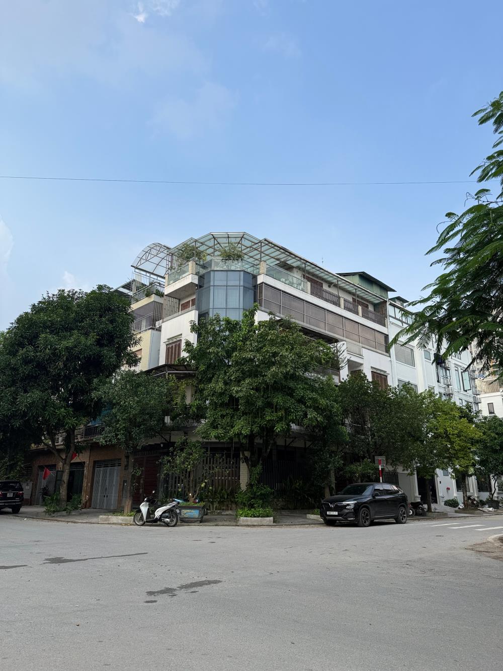 Bán nhà lô góc Văn Phú 123m² giá 29 tỷ - View công viên thoáng mát!