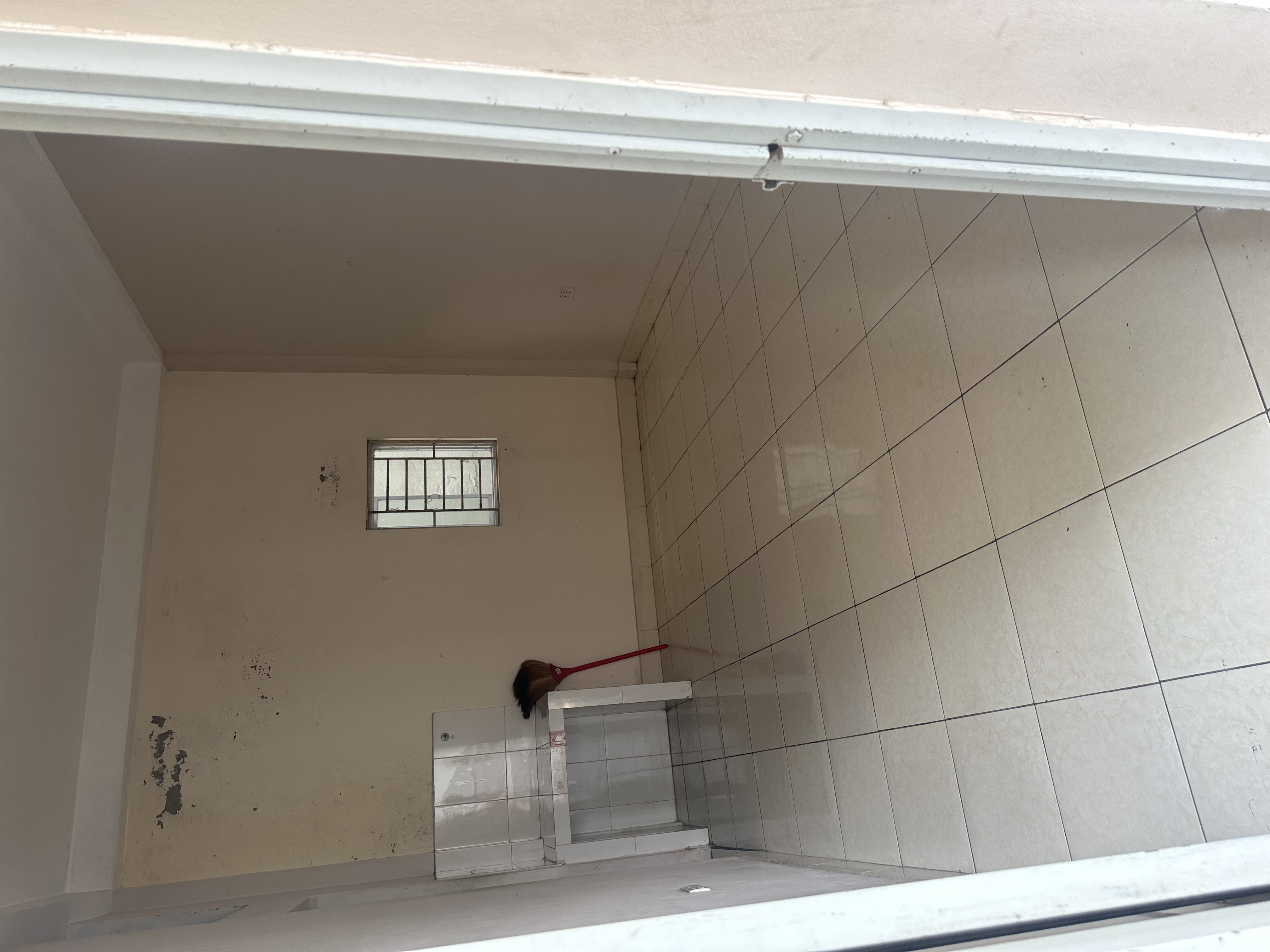 Phòng trọ Nguyễn Khánh Toàn 25m² giá 2.6 triệu - Không gian sống yên tĩnh và thoáng mát!