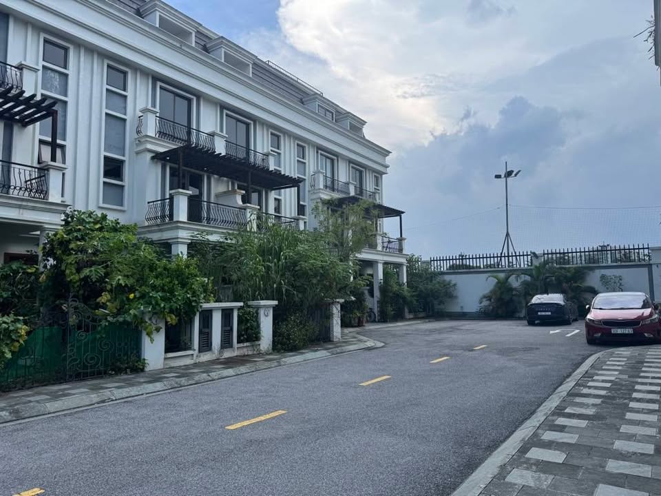 Biệt thự liền kề Thạch Bàn 130m² giá thương lượng - Không gian sống đẳng cấp!