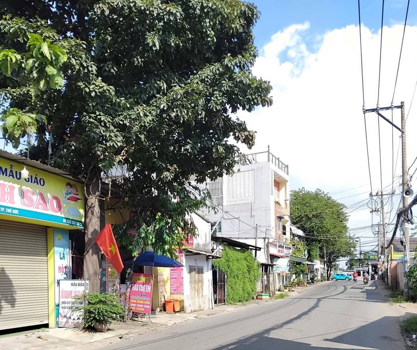 Nhà mặt tiền đường Linh Xuân, Dĩ An 82.1m² giá 5.7 tỷ - Vị trí vàng cho kinh doanh!