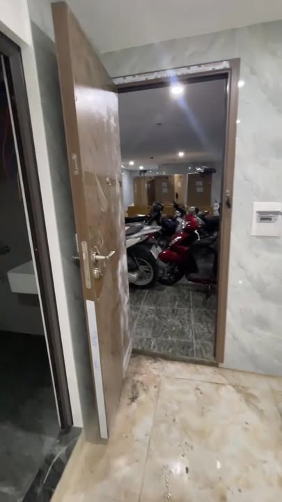 Cho thuê mặt bằng kinh doanh Ngõ 204 Trần Duy Hưng 25m² - Nhà mới đẹp, vị trí đắc địa!