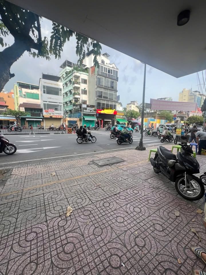 Cho thuê mặt bằng đường Nguyễn Văn Cừ, Q.5 - Diện tích 40m², giá 18 triệu/tháng