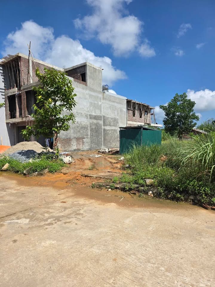 Đất nền khu đô thị Vewcity Trấn Yên 200m² giá 3 tỷ - Sổ đỏ chính chủ!