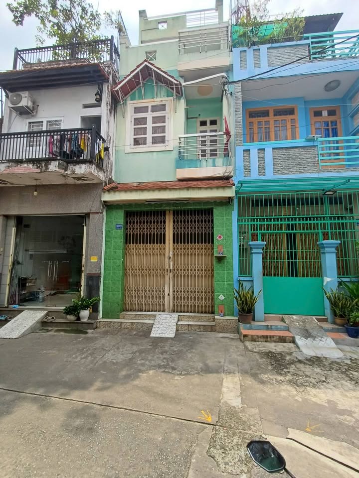 Nhà hẻm xe hơi Lạc Long Quân Q11 52m² giá 7.5 tỷ - Sát chợ Bình Thới!