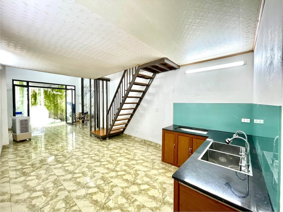 Nhà cấp 4 gác lửng phường Đông Vệ 40m² giá 1 tỷ - Không gian thoáng đãng, gần tiện ích!