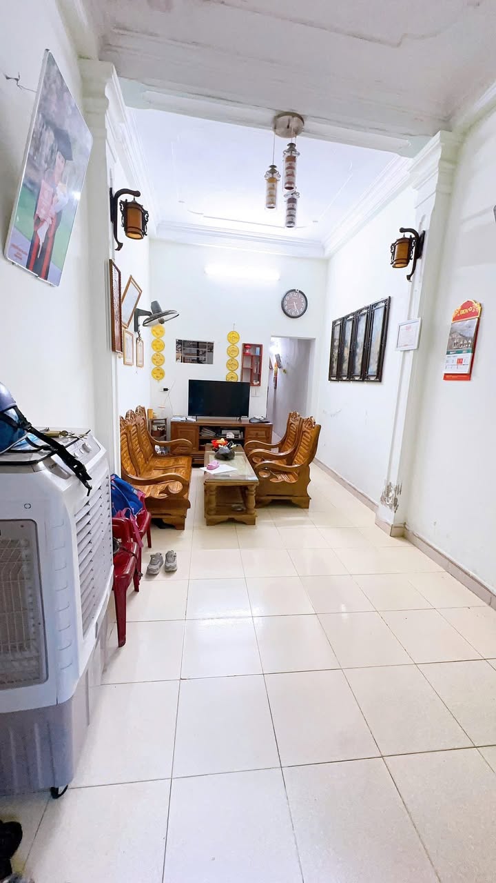 Nhà Hạc Thành, Thanh Hóa 55m² giá 2.4 tỷ - Vị trí đắc địa, ô tô tránh nhau!