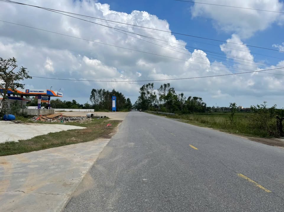 Đất nền Thạch Tân, Hà Tĩnh 171m² giá 2.8 tỷ - Đường rộng, tiện ích đầy đủ!