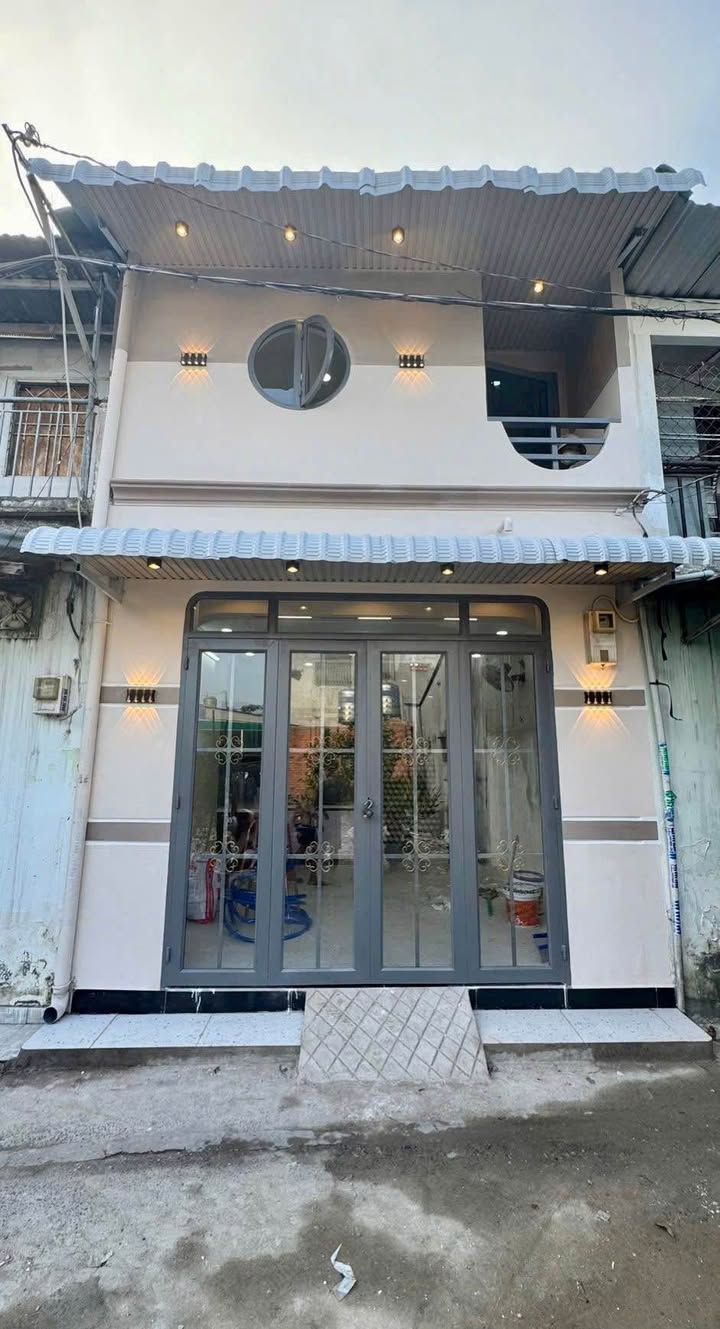 Nhà riêng Hóc Môn 28m² giá 1.18 tỷ - Nội thất cao cấp, mới xây!