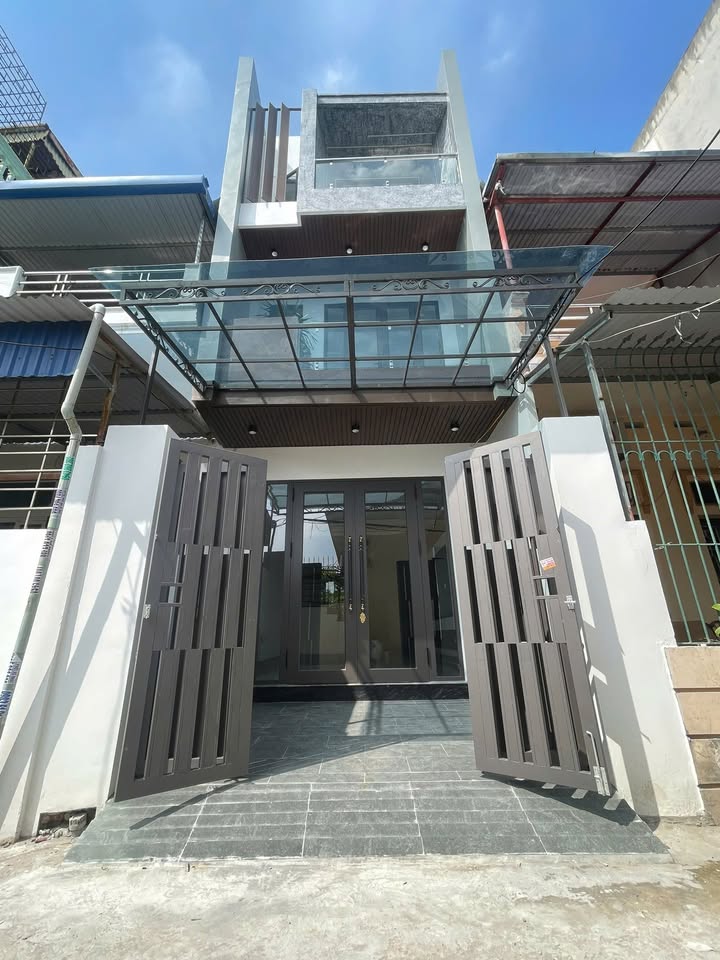 Nhà 3 tầng ngõ Điện Biên, 60m² giá 3.35 tỷ - Ô tô đỗ cửa!