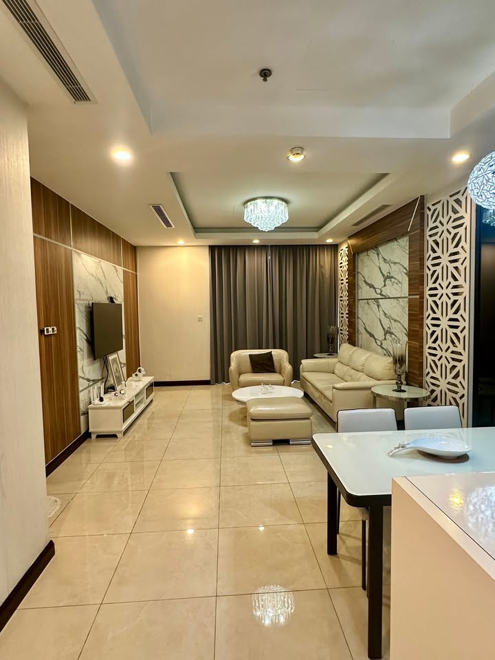 Căn hộ 2PN tại Royal City 20 triệu - Full nội thất đẹp, ban công thoáng mát!