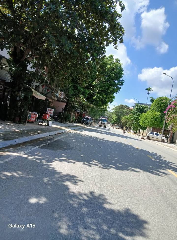 Nhà 3 tầng mặt đường Đinh Tiên Hoàng, Yên Bái 126m² - Chính chủ bán gấp!