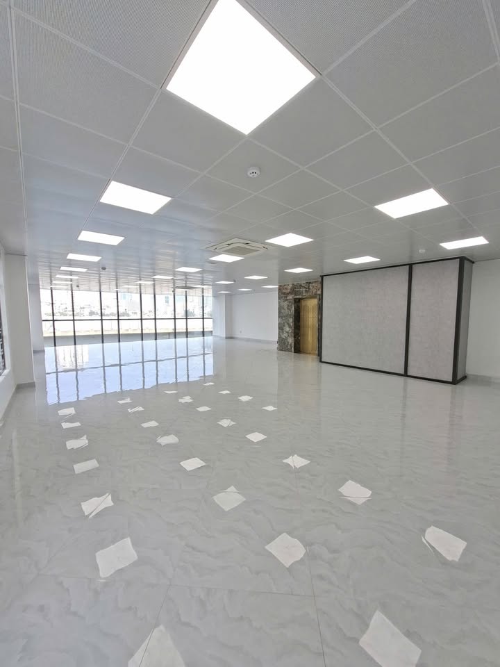 Cho thuê văn phòng tại Hoàng Cầu 150m² - Không gian lý tưởng cho studio!