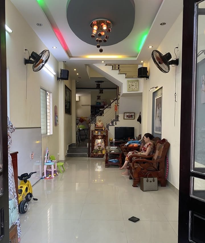 Nhà 3 tầng kiệt Hoàng Diệu, Hải Châu, Đà Nẵng 55m² giá 4 tỷ - Sổ hồng chính chủ!