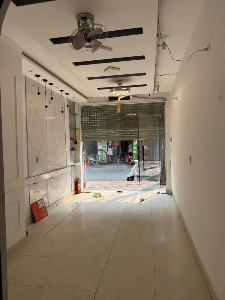 Nhà 3 tầng mặt đường Hoàng Hoa Thám, Thái Bình giá 4 tỷ - Đầu tư sinh lời cao!