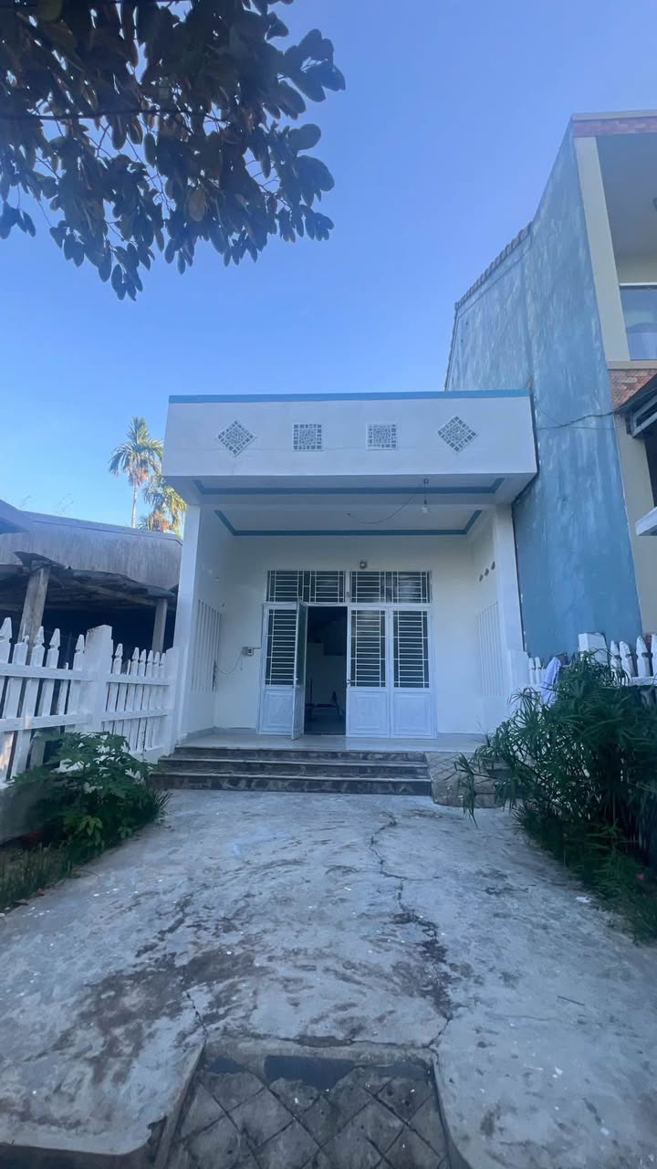 Nhà phố Cẩm Thanh Hội An 145m² giá 2.9 tỷ - Mát mẻ gần chợ Bà Lê!